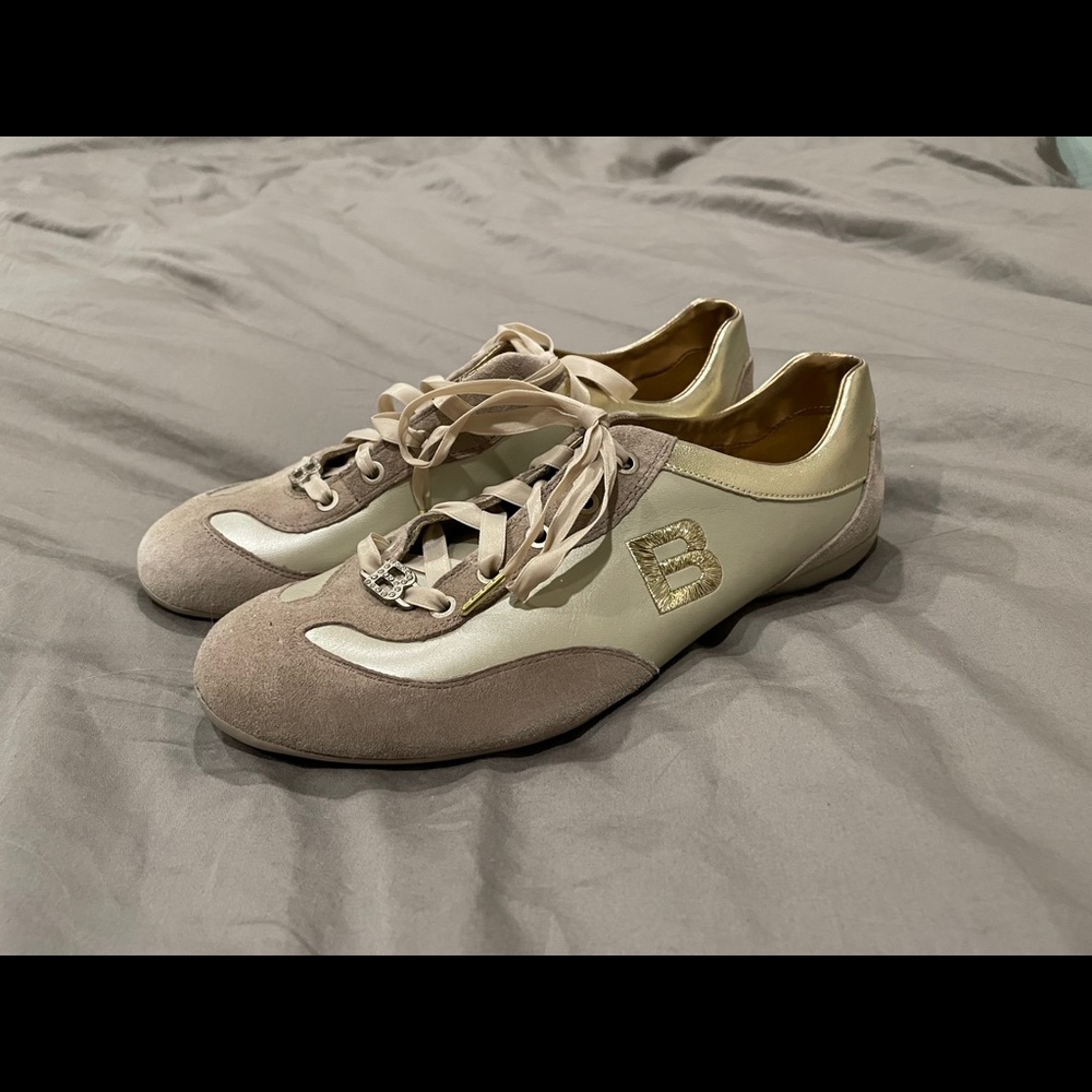 Women’s gym shoes